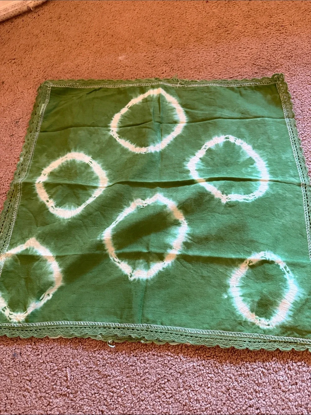 Green Tie-Dye Crochet-Edge fabric napkins